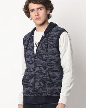 camo print sleeveless zip-front hoodie