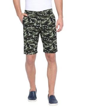 camouflage print cargo shorts with insert pockets