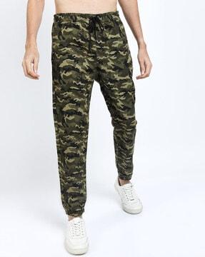 camouflage print flat-front pants
