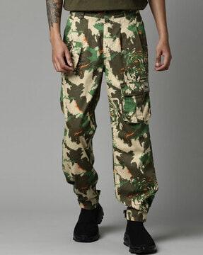 camouflage print flat-front pants