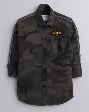 camouflage print shirt with patch pocket