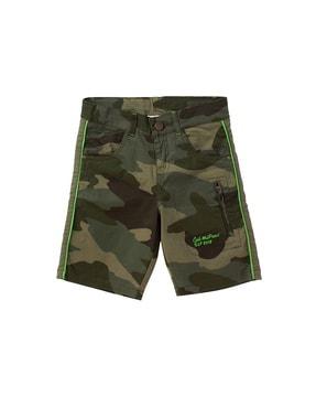 camouflage print shorts with belted loops