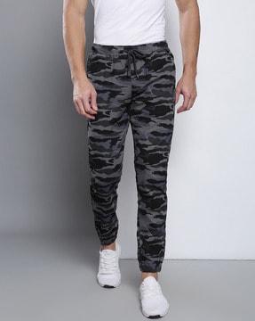 camouflage print tapered fit cargo pants
