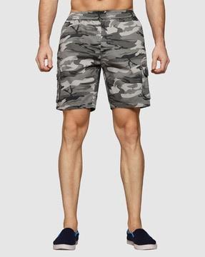camouflage cargo shorts with insert pockets