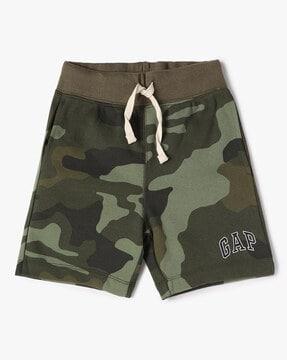 camouflage print arch logo slim fit shorts