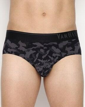 camouflage print briefs with elasticated waist