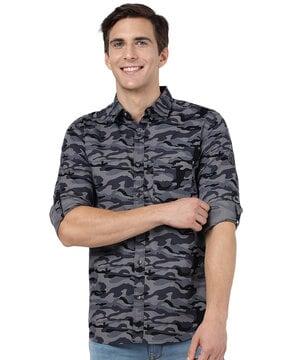 camouflage print cutaway-collar shirt