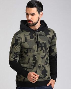 camouflage print hooded t-shirt
