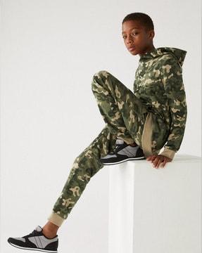 camouflage print joggers with inserted pockets