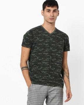 camouflage print muscle slim fit v-neck t-shirt