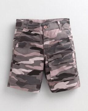 camouflage print shorts with flap-pockets