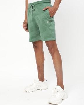 camouflage print shorts with insert pockets