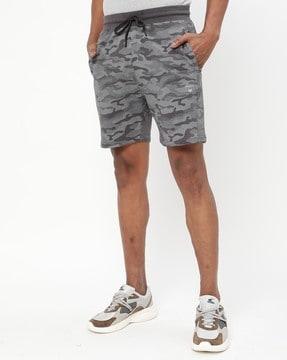 camouflage print shorts with insert pockets