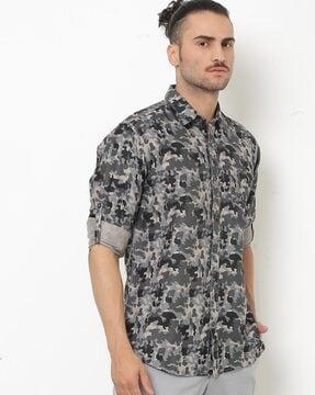 camouflage print slim fit shirt with patch pocket