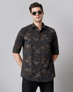 camouflage print slim fit shirt with patch pocket