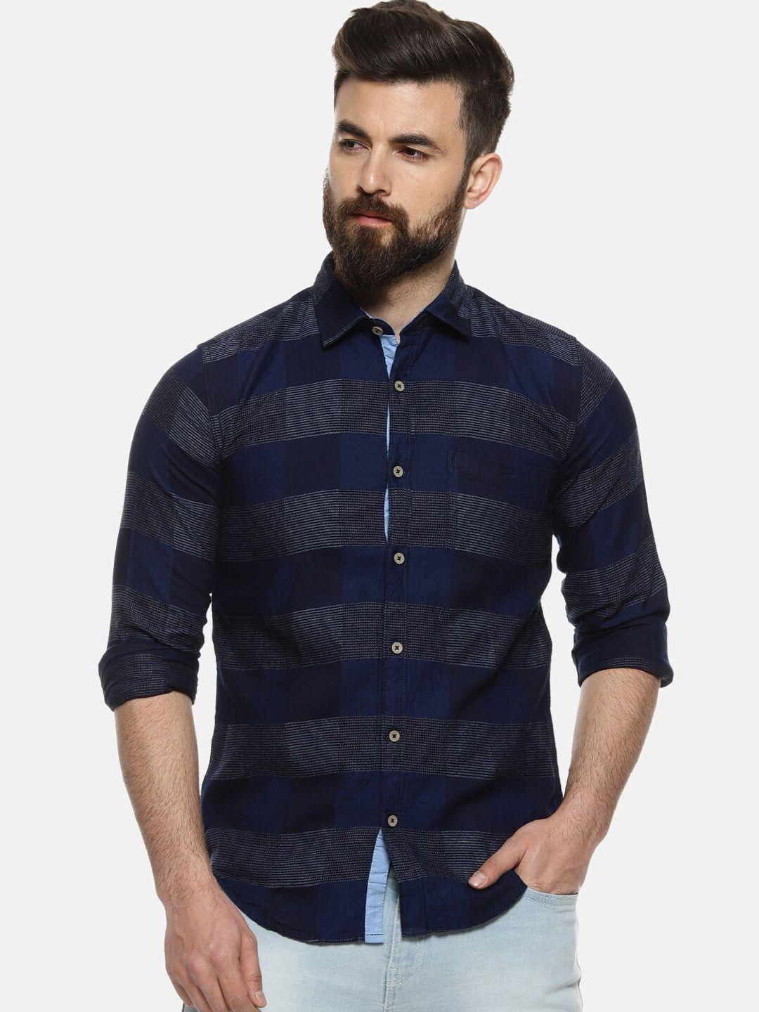 campus sutra men navy blue & grey regular fit checked casual shirt