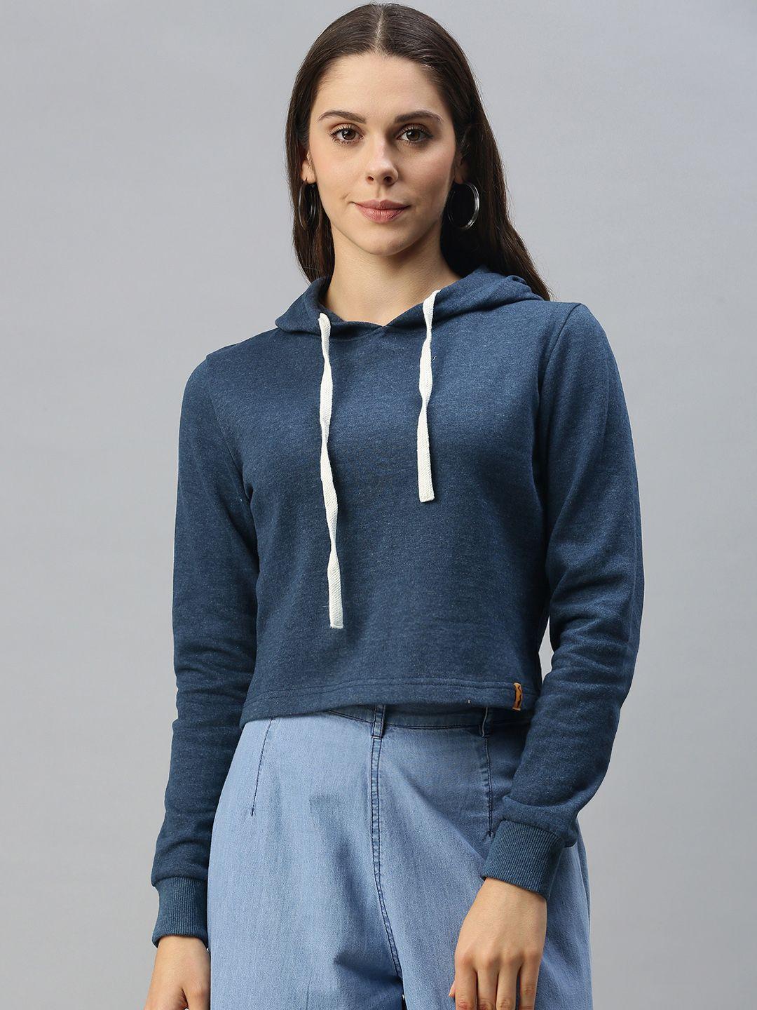 campus sutra women blue solid hooded cropped sweatshirt