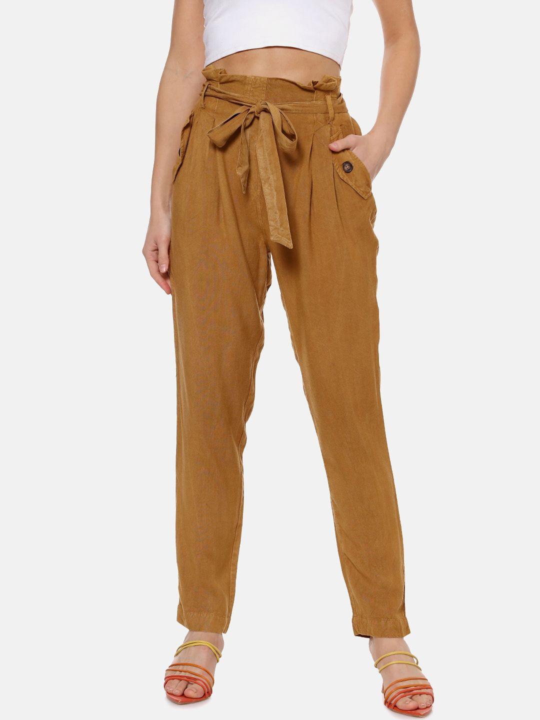 campus sutra women brown solid peg trousers