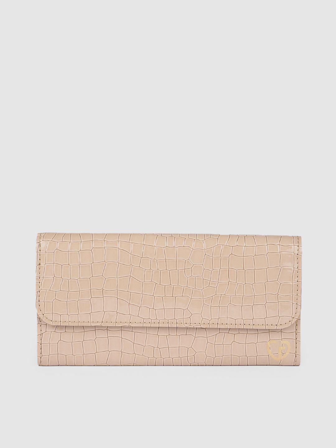 caprese women textured envelope