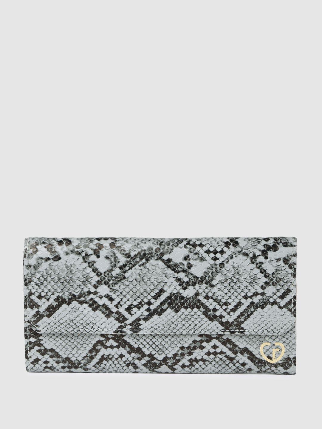 caprese women textured envelope