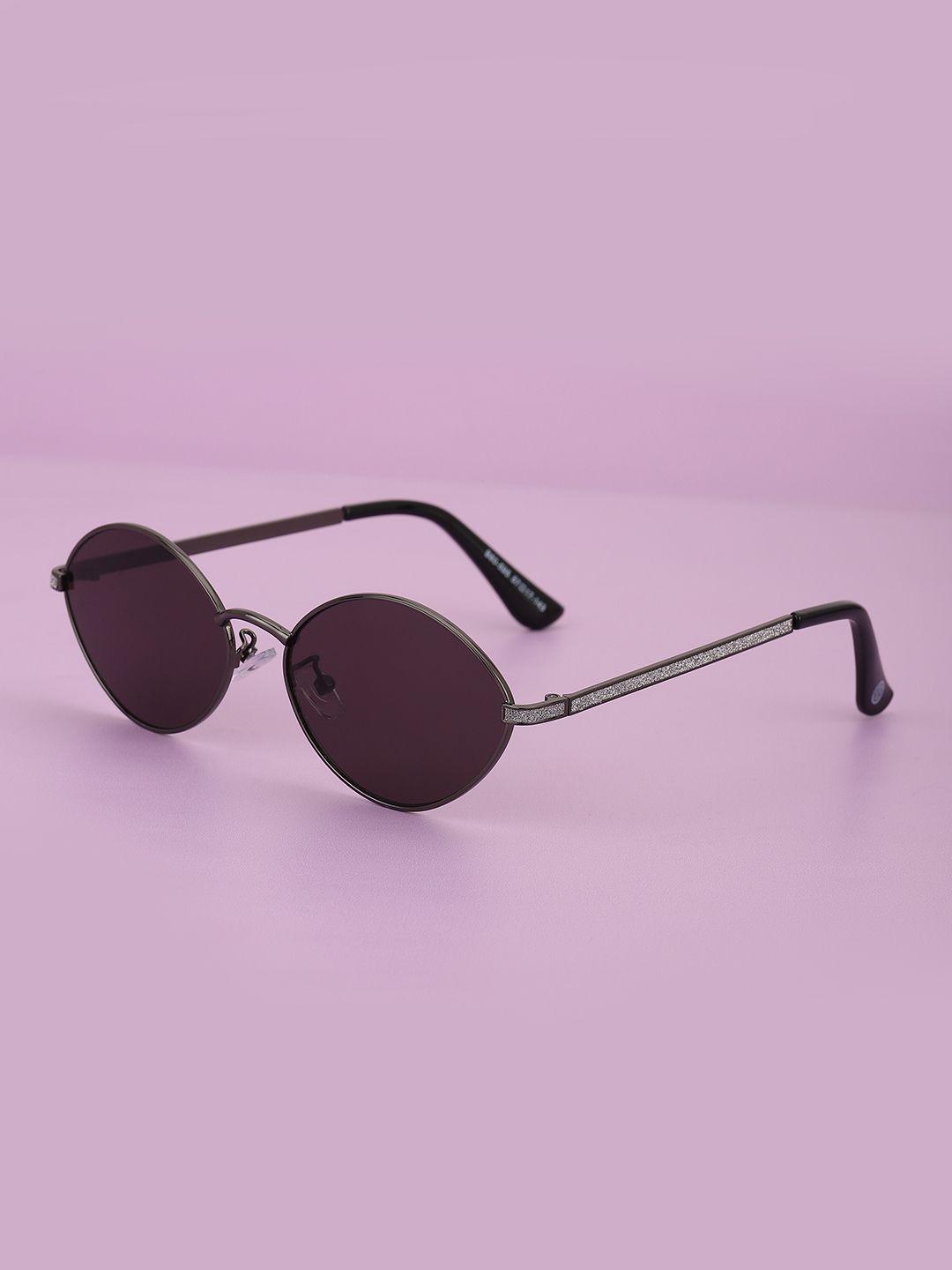 carlton london women black lens & gunmetal-toned sunglasses with uv protected lens
