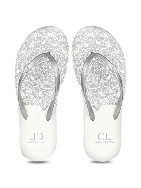 carlton london women's silver & white flip flops