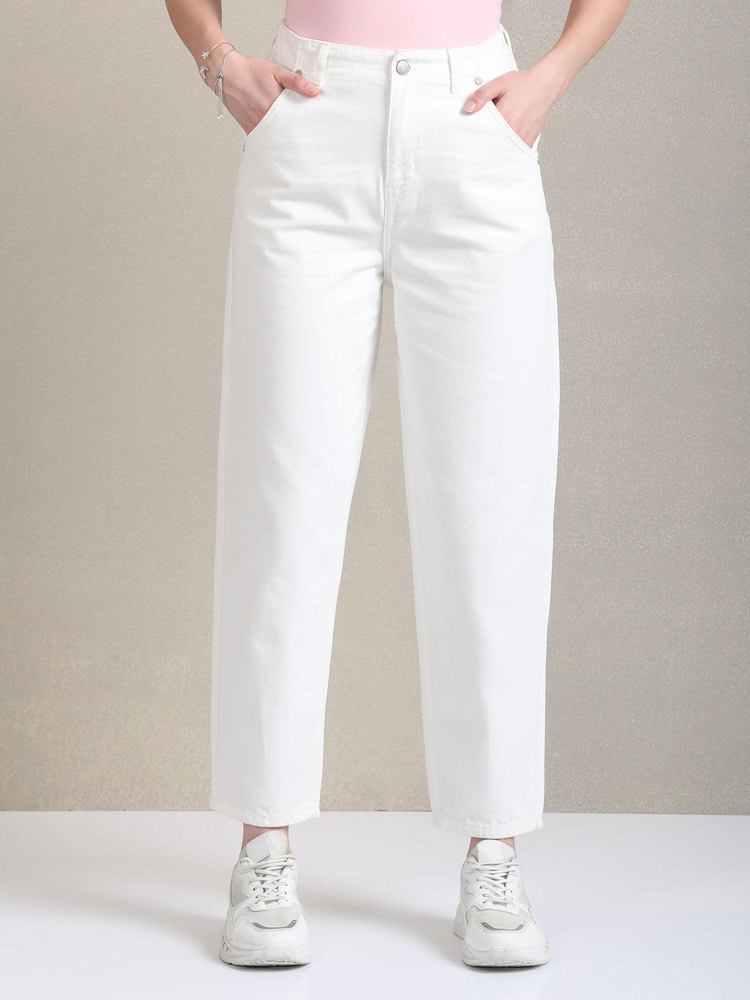 carrot fit white jeans