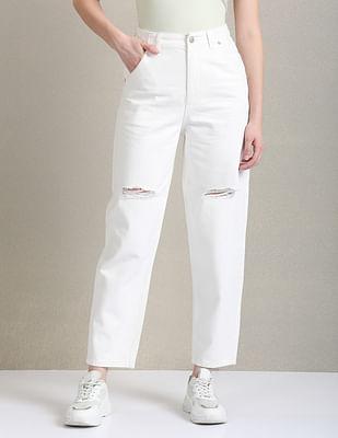 carrot fit white jeans