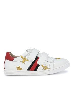 casual shoes with embroidered accent