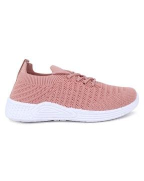 casual shoes with lace fastening