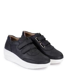 casual shoes with velcro fastening