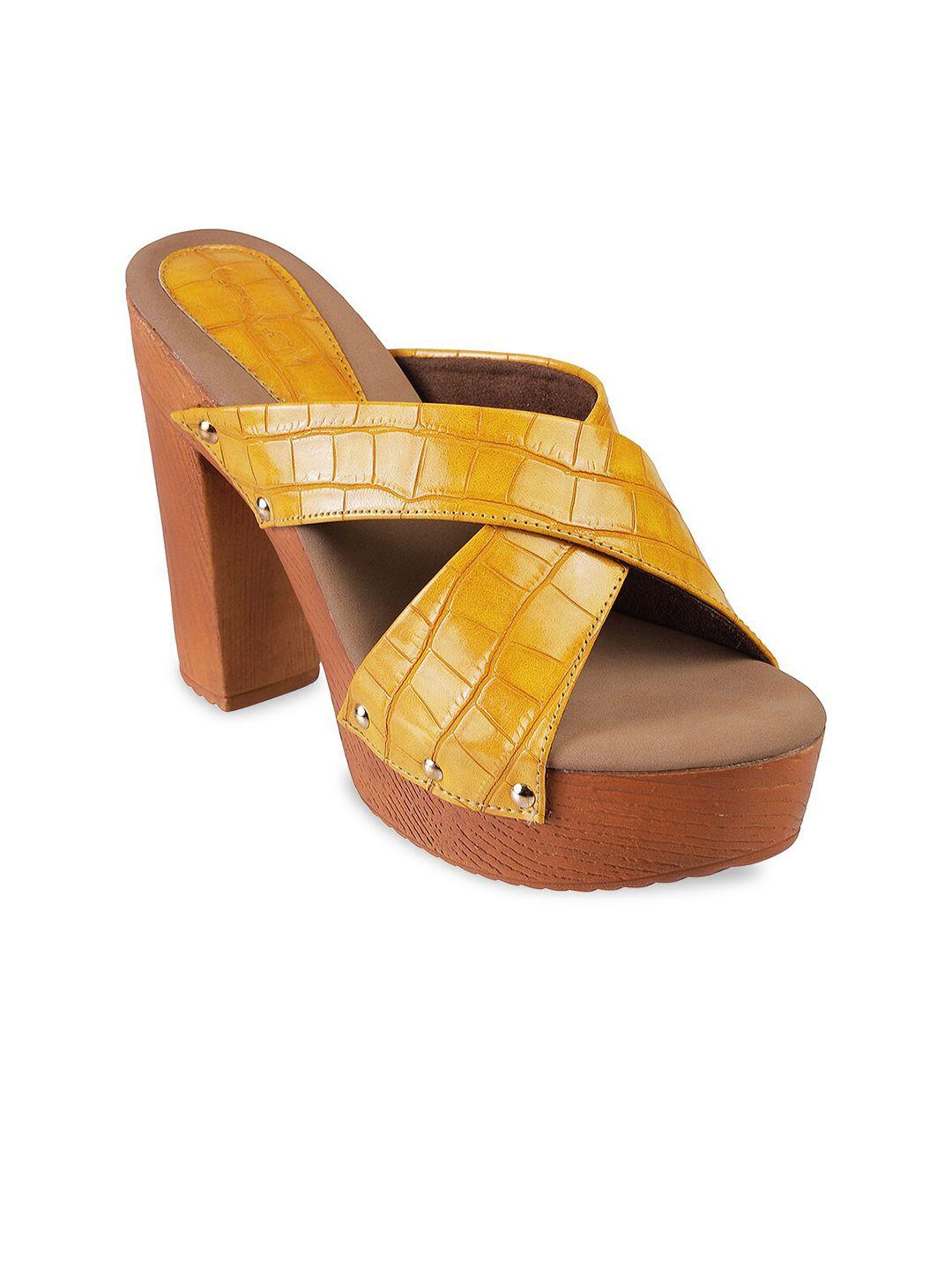 catwalk women yellow & brown textured sandals