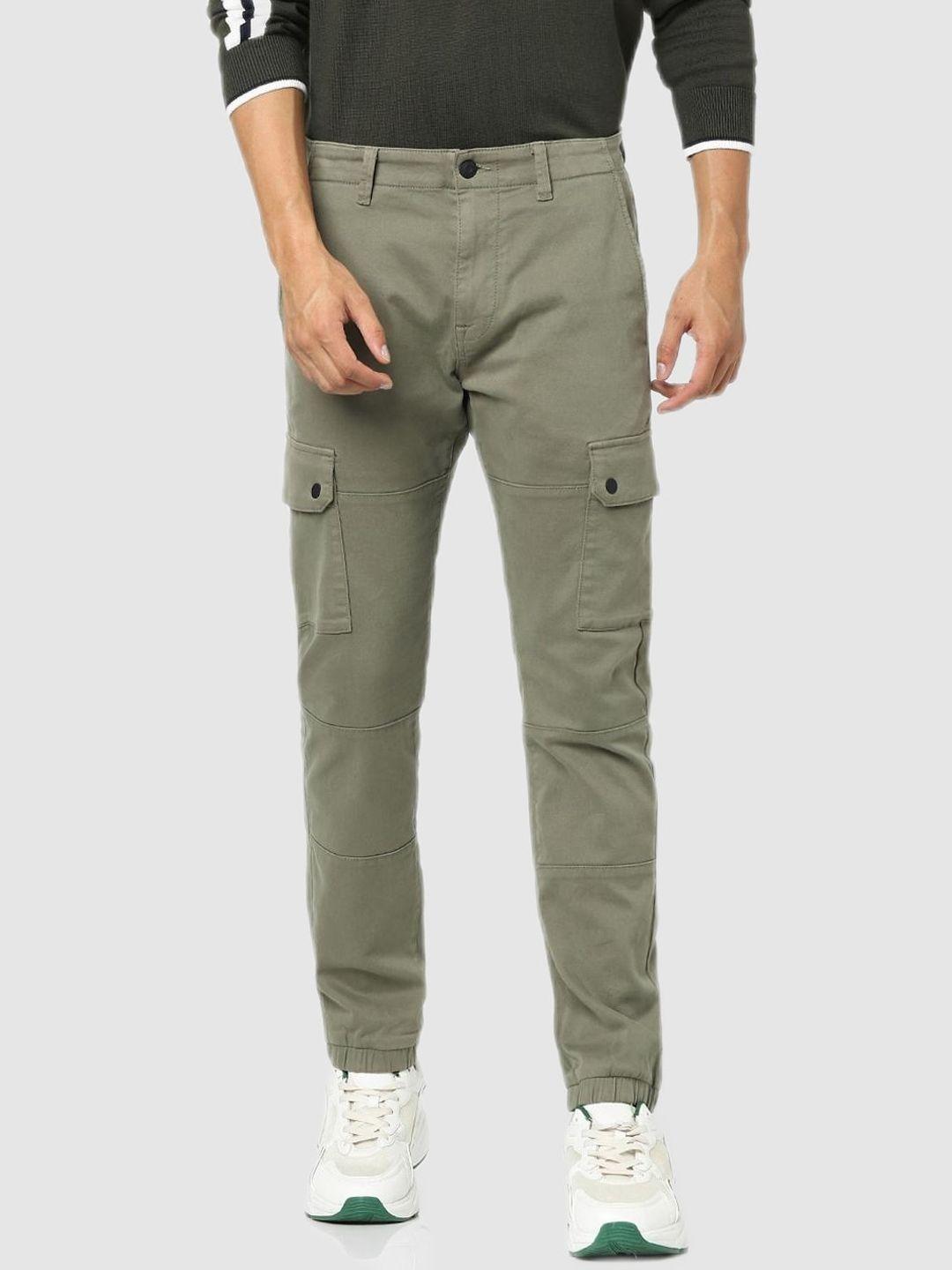 celio men olive green classic regular fit solid joggers trousers