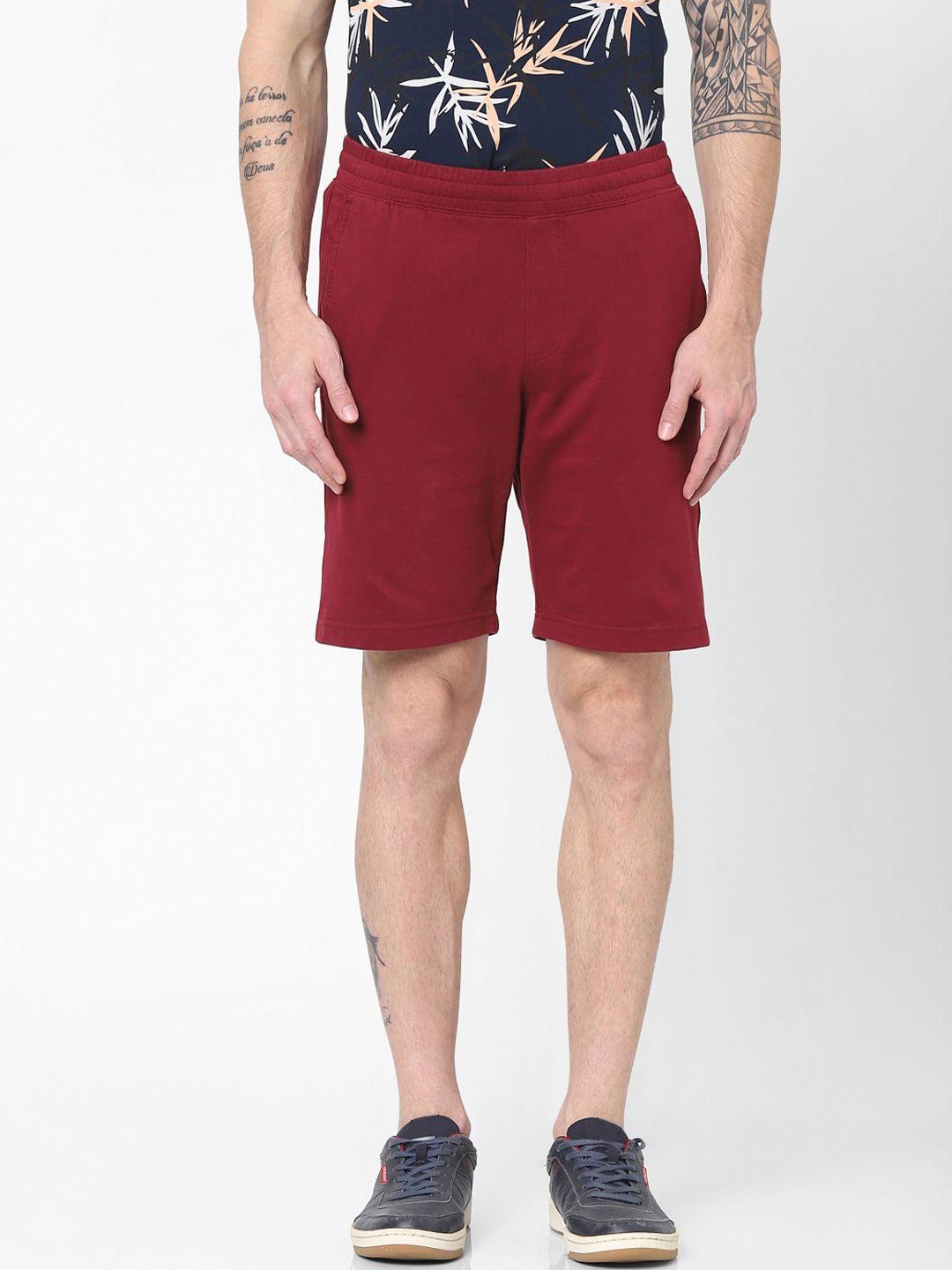 celio men burgundy slim fit sports shorts