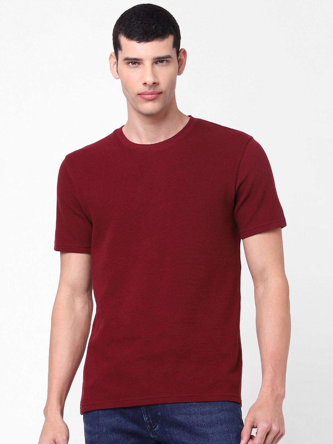 celio men burgundy solid cotton t-shirt