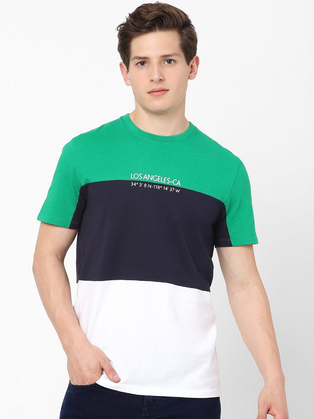 celio men green & navy blue colourblocked t-shirt