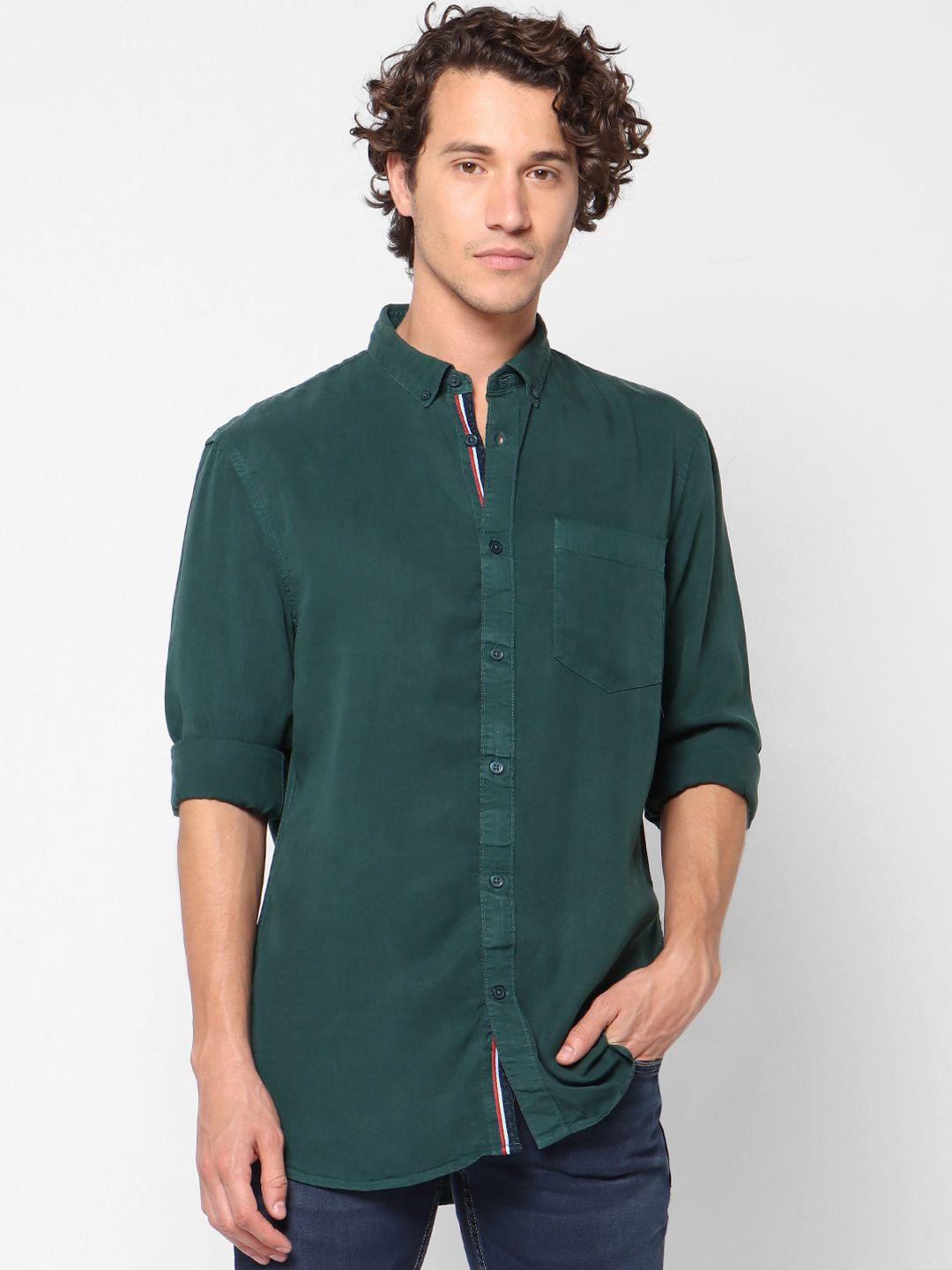 celio men green regular fit solid casual shirt