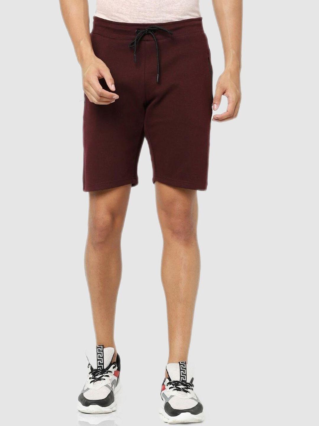 celio men maroon solid shorts