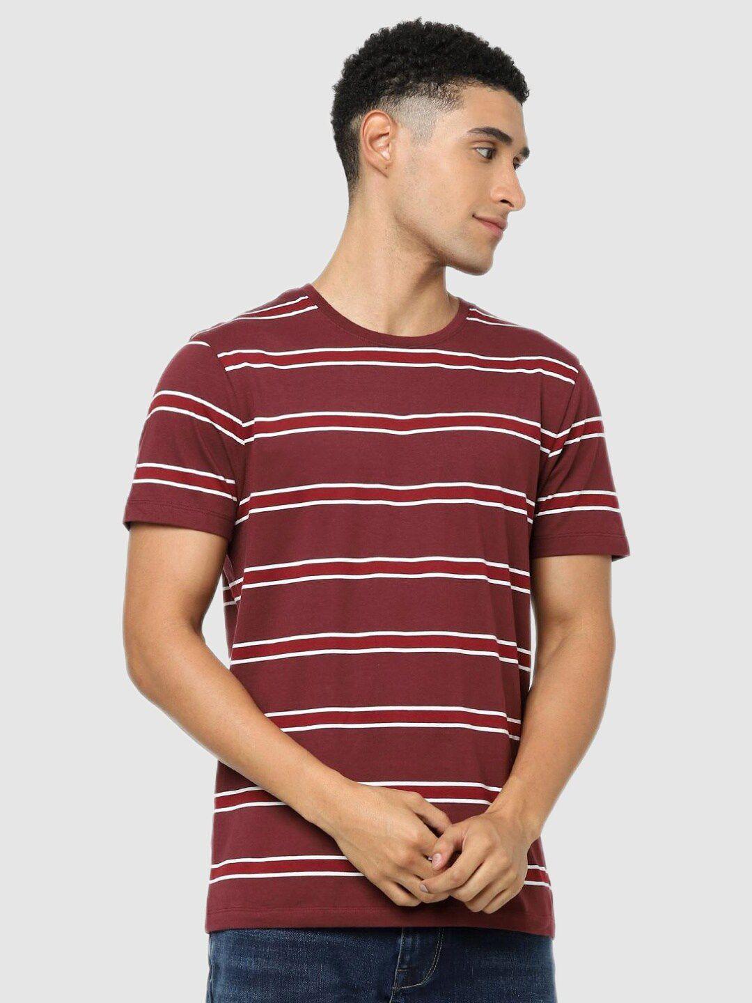 celio men maroon striped t-shirt