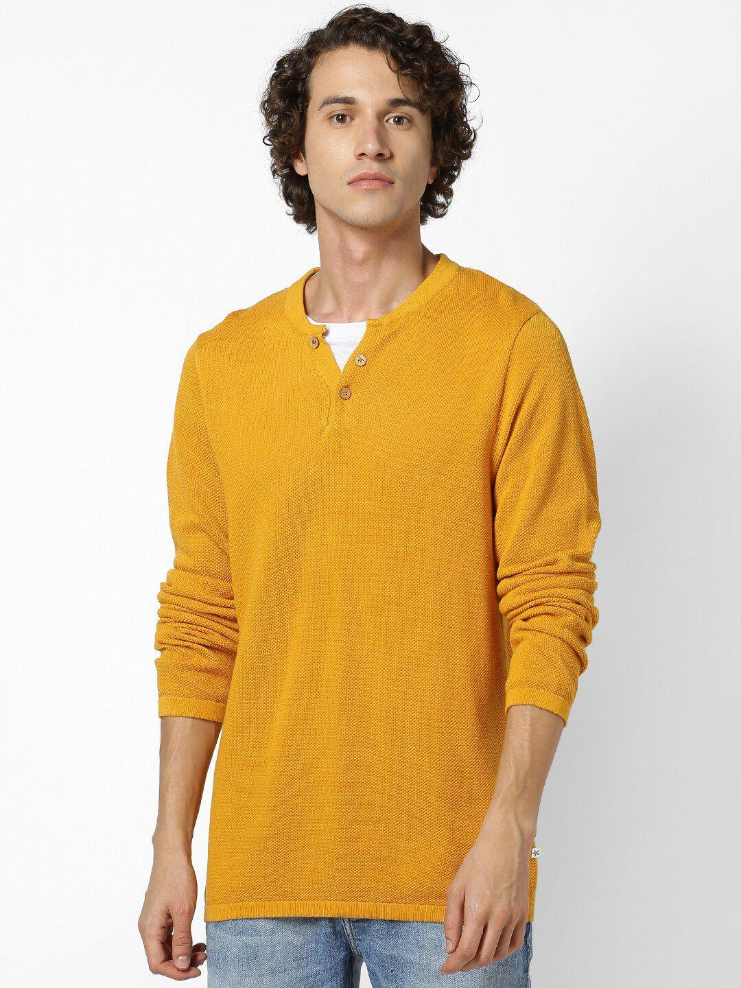 celio men mustard solid pullover sweater