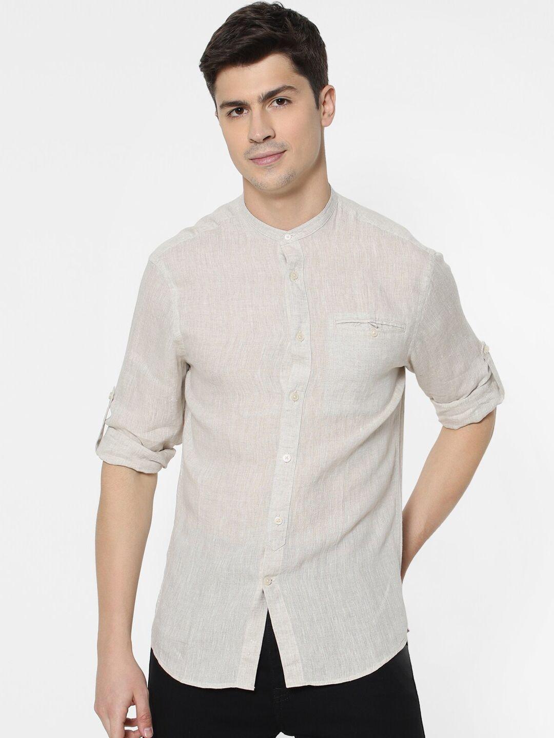 celio men off-white regular fit solid pure linen casual shirt