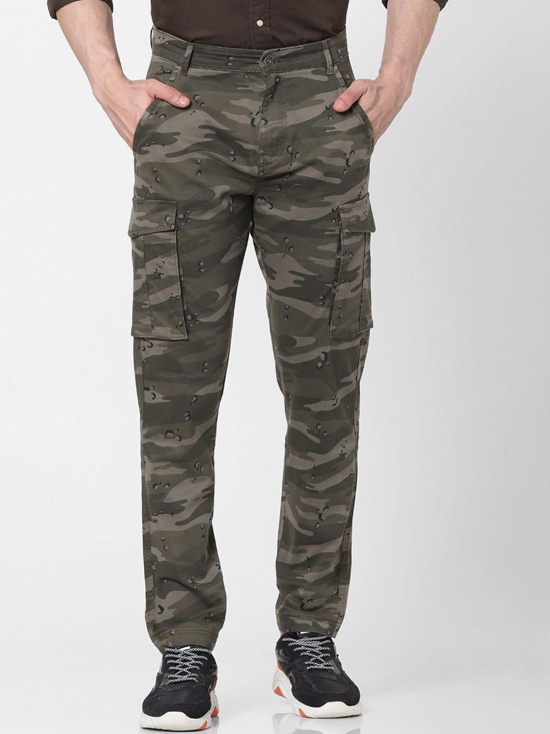 celio men olive green camouflage printed slim fit cargos trousers