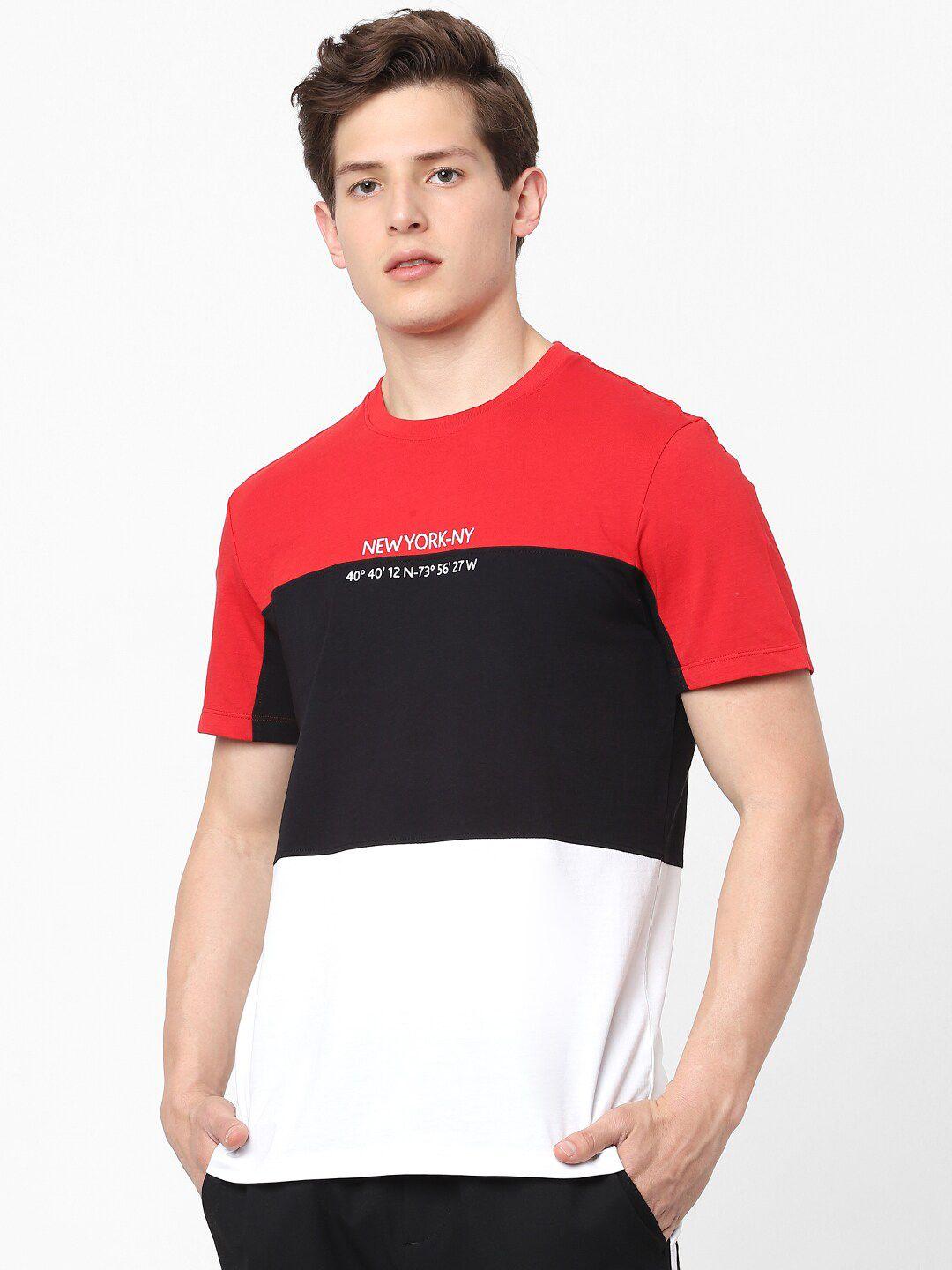 celio men red colourblocked t-shirt