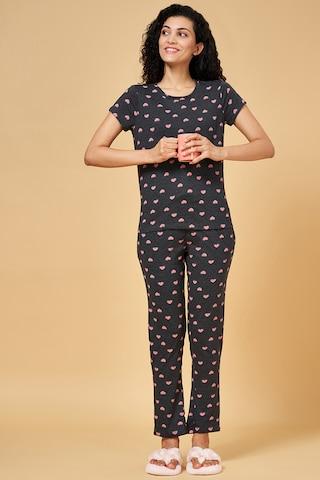 charcoal printeded round neck short sleeves women regular fit t-shirt & pyjama set