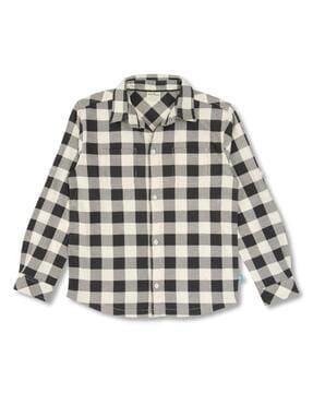 checked regular fit shirt with spread collar