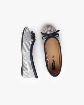 checked round-toe flat shoes