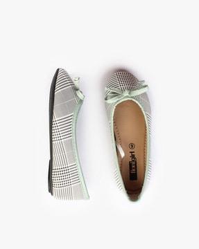 checked round-toe flat shoes