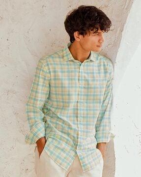 checked shirt with curved hem