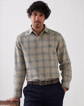 checked shirt with cutaway collar