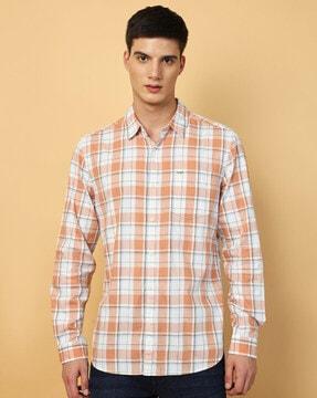 checked shirt with cutaway-collar